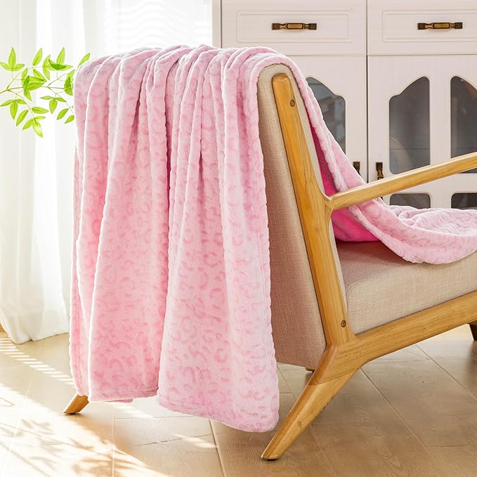 Bnuitland Leopard Print Fleece Flannel Throw Blanket with Storage Pouch,300 GSM Double Sided Cheetah Print Bed Sofa Travel Blanket, Super Soft Fuzzy Fluffy Gift for Adults and Kids, 50x70inch, Pink